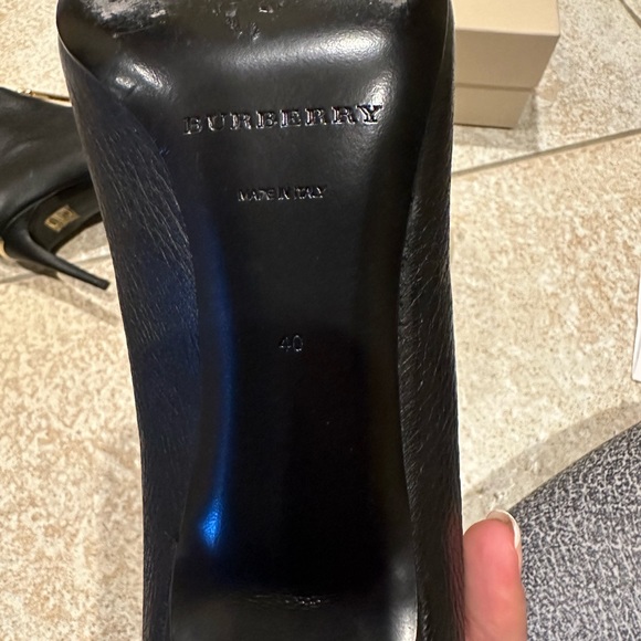 Black peep toe Burberry booties with gold hardware - Picture 6 of 10